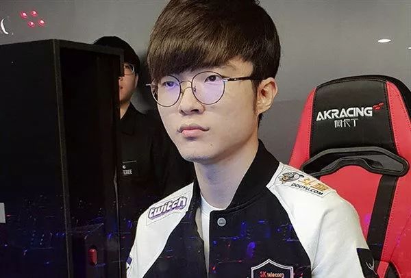 赛中激动人 赛中激动人